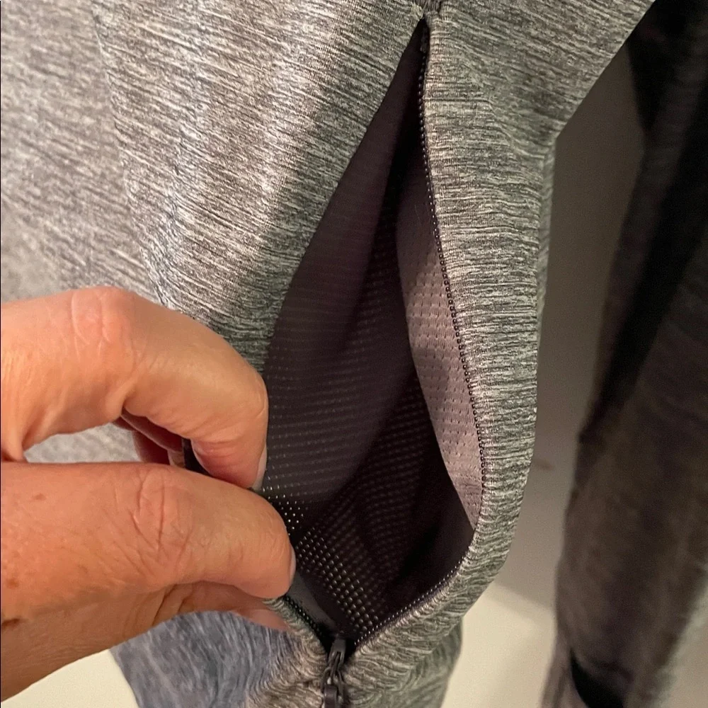 Greyson Women’s Medium Heathered Gray Zip Pullover Stakes Invitational Logo - Picture 10 of 10